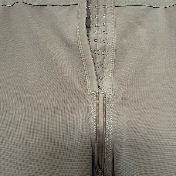 Compression garment - Picture 2 of 2